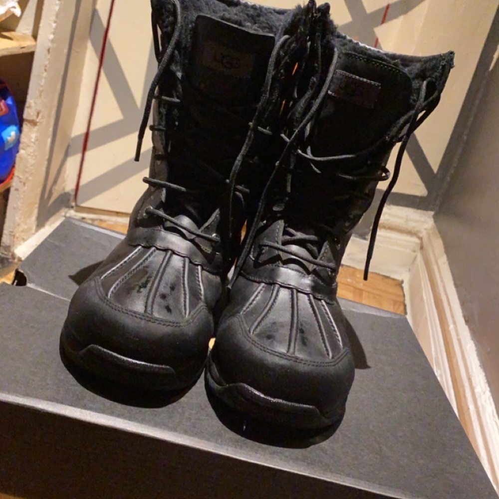 UGGS Mens Butte Waterproof Leather Snowboots